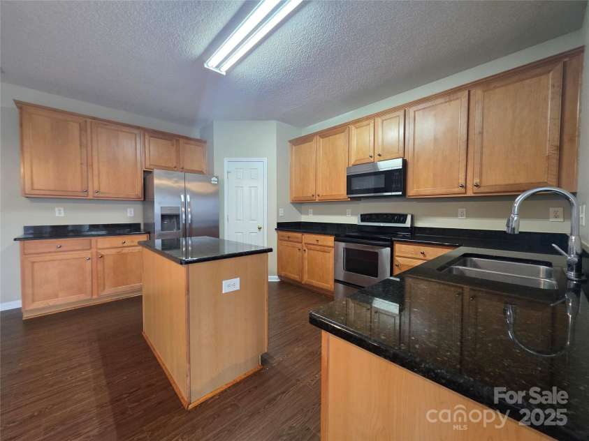 8323 Carolina Laurel Court, Charlotte, NC 28215.  MLS# CAR4247462, YatesRealty ID 10875. 