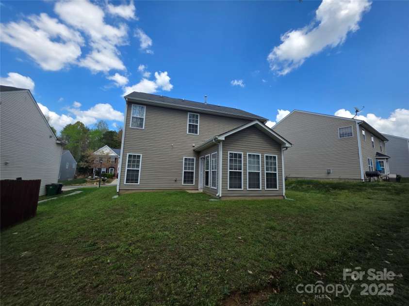 8323 Carolina Laurel Court, Charlotte, NC 28215.  MLS# CAR4247462, YatesRealty ID 10875. 