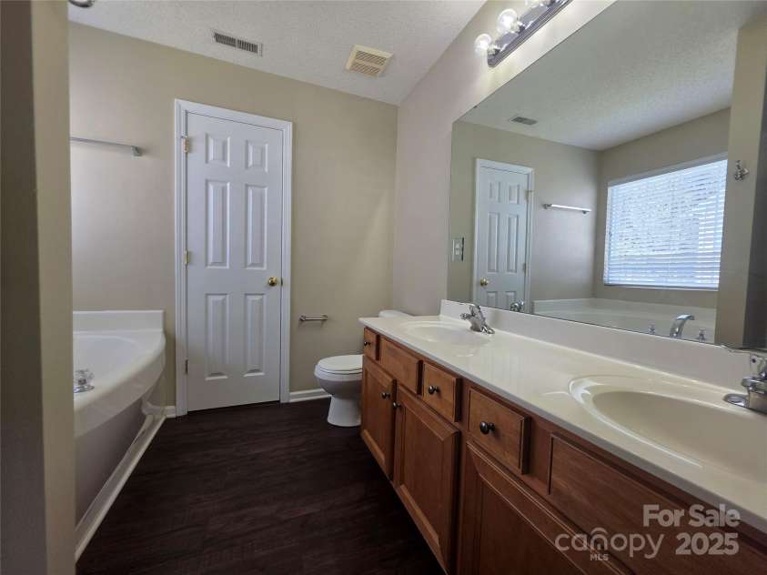 8323 Carolina Laurel Court, Charlotte, NC 28215.  MLS# CAR4247462, YatesRealty ID 10875. 