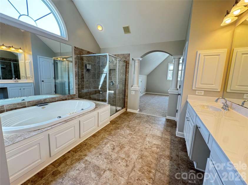 4037 Camrose Crossing Lane, Matthews, NC 28104.  MLS# CAR4361799, YatesRealty ID 10876. 