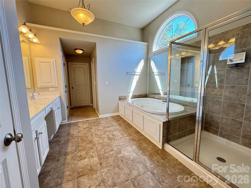 4037 Camrose Crossing Lane, Matthews, NC 28104.  MLS# CAR4361799, YatesRealty ID 10876. 