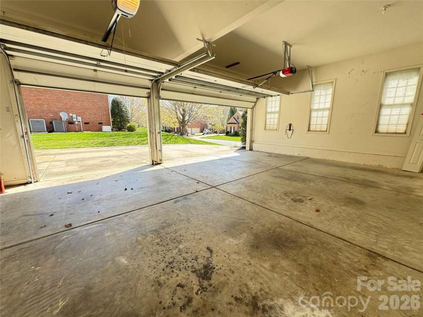 4037 Camrose Crossing Lane, Matthews, NC 28104.  MLS# CAR4361799, YatesRealty ID 10876. 