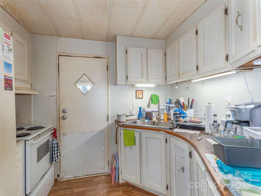 63 Poplar Street, Waynesville, NC 28786.  MLS# CAR4228532, YatesRealty ID 10876. 