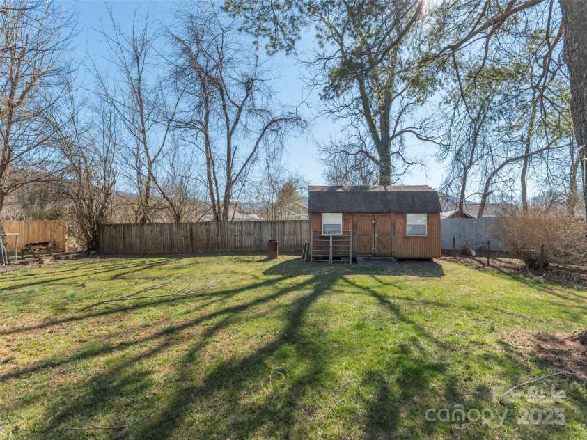 63 Poplar Street, Waynesville, NC 28786.  MLS# CAR4228532, YatesRealty ID 10876. 
