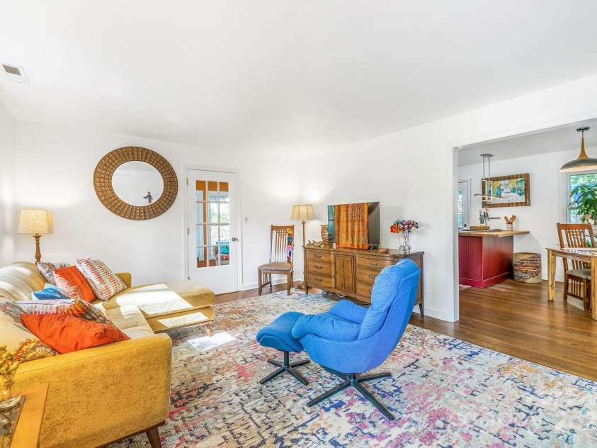 139 Beverly Road, Asheville, NC 28805.  MLS# CAR4258019, YatesRealty ID 10877. 