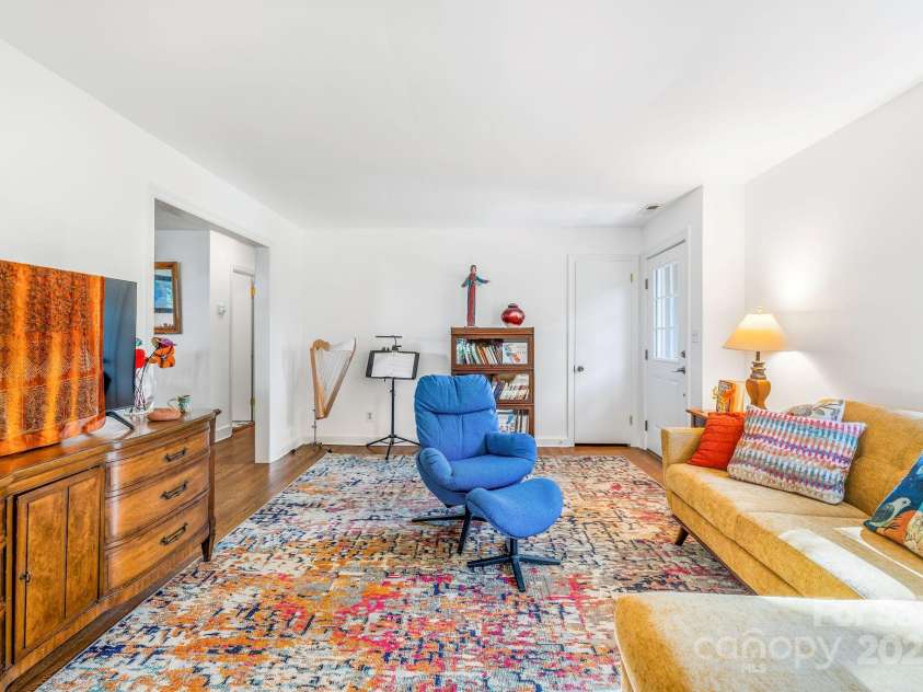 139 Beverly Road, Asheville, NC 28805.  MLS# CAR4258019, YatesRealty ID 10877. 