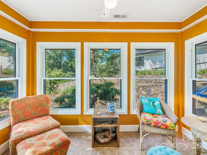 139 Beverly Road, Asheville, NC 28805.  MLS# CAR4258019, YatesRealty ID 10877. 