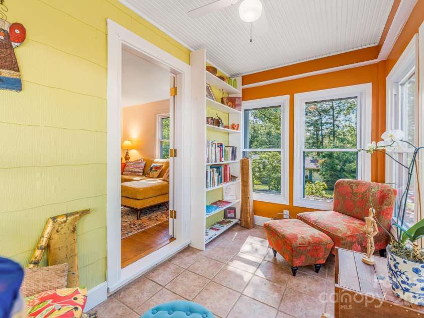 139 Beverly Road, Asheville, NC 28805.  MLS# CAR4258019, YatesRealty ID 10877. 