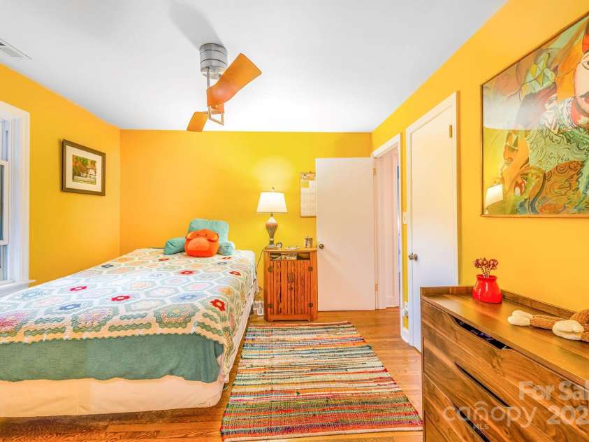 139 Beverly Road, Asheville, NC 28805.  MLS# CAR4258019, YatesRealty ID 10877. 