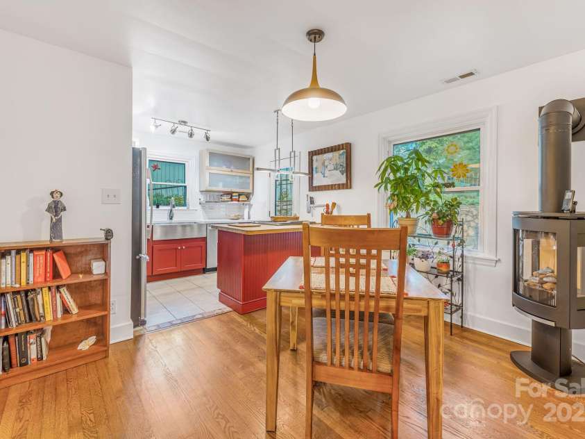 139 Beverly Road, Asheville, NC 28805.  MLS# CAR4258019, YatesRealty ID 10877. 