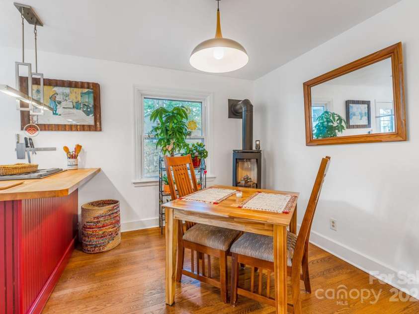 139 Beverly Road, Asheville, NC 28805.  MLS# CAR4258019, YatesRealty ID 10877. 