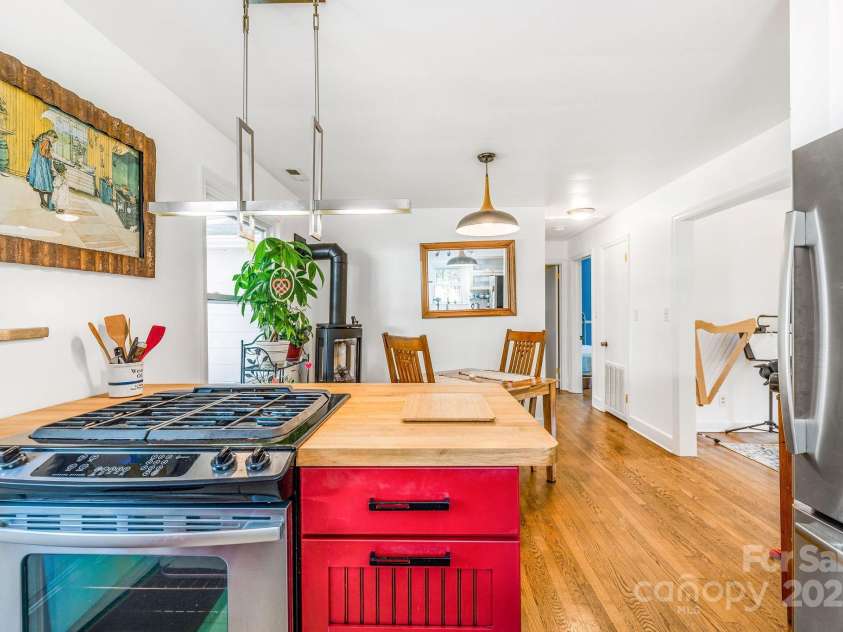 139 Beverly Road, Asheville, NC 28805.  MLS# CAR4258019, YatesRealty ID 10877. 