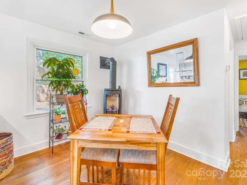 139 Beverly Road, Asheville, NC 28805.  MLS# CAR4258019, YatesRealty ID 10877. 