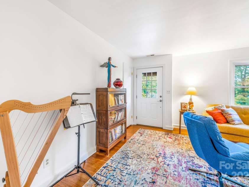 139 Beverly Road, Asheville, NC 28805.  MLS# CAR4258019, YatesRealty ID 10877. 