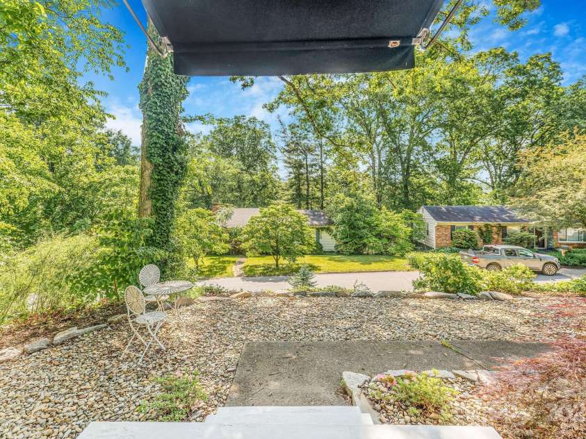 139 Beverly Road, Asheville, NC 28805.  MLS# CAR4258019, YatesRealty ID 10877. 