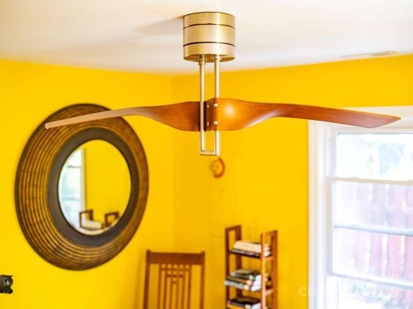139 Beverly Road, Asheville, NC 28805.  MLS# CAR4258019, YatesRealty ID 10877. 