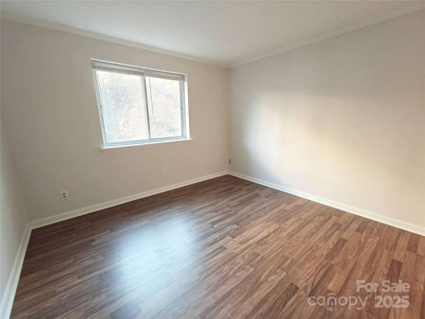 1323 Queens Road, Charlotte, NC 28207.  MLS# CAR4323169, YatesRealty ID 1088. 2nd Bedroom