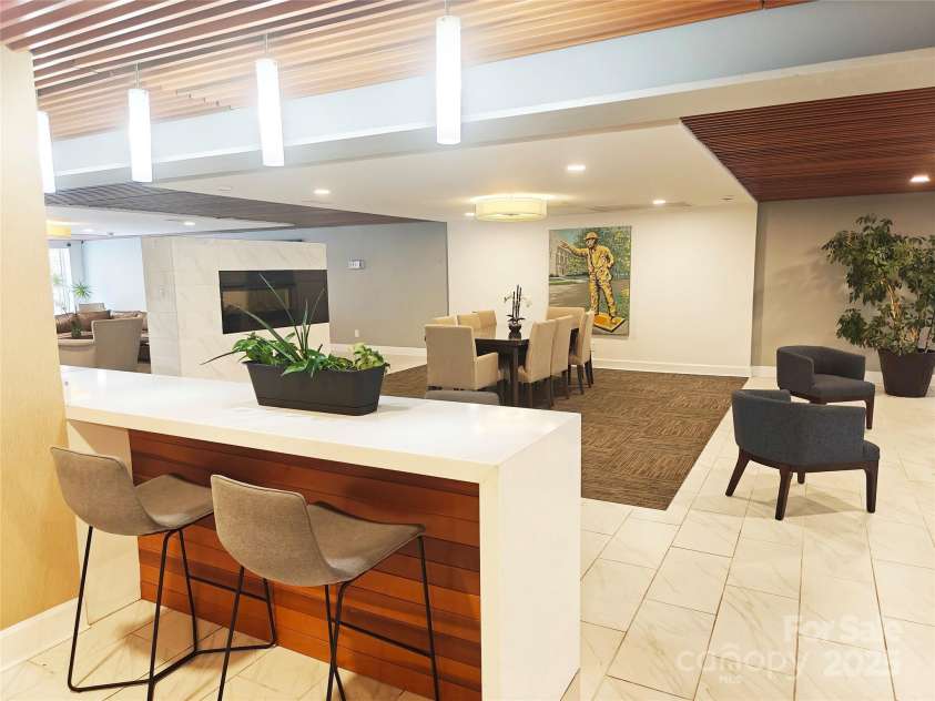 1323 Queens Road, Charlotte, NC 28207.  MLS# CAR4323169, YatesRealty ID 1088. Charlotte House Entrance/Community Room