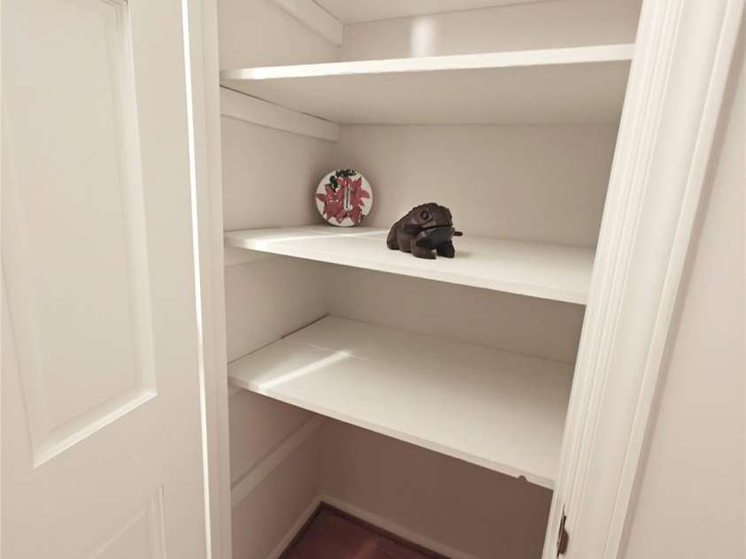 1323 Queens Road, Charlotte, NC 28207.  MLS# CAR4323169, YatesRealty ID 1088. Hall Linen Closet