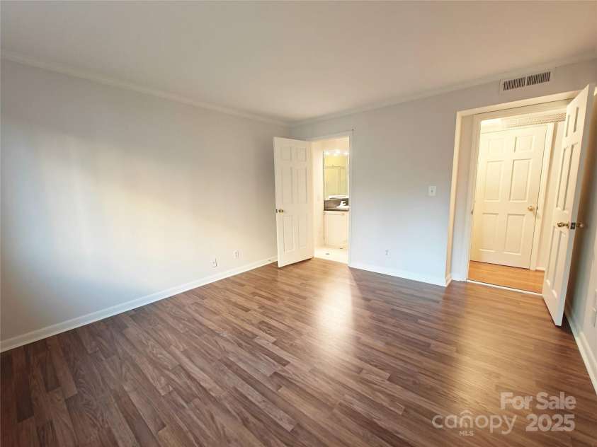 1323 Queens Road, Charlotte, NC 28207.  MLS# CAR4323169, YatesRealty ID 1088. Primary Bedroom
