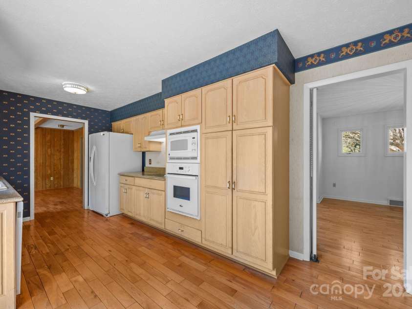 45 Crabapple Lane, Asheville, NC 28804.  MLS# CAR4311079, YatesRealty ID 1088. 