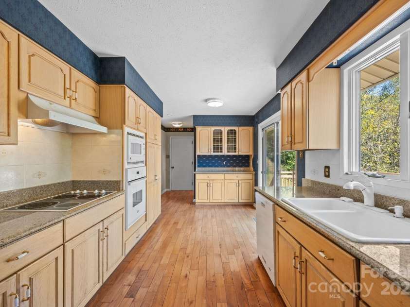 45 Crabapple Lane, Asheville, NC 28804.  MLS# CAR4311079, YatesRealty ID 1088. 