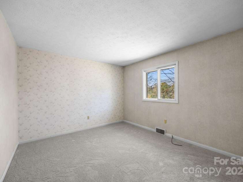 45 Crabapple Lane, Asheville, NC 28804.  MLS# CAR4311079, YatesRealty ID 1088. 