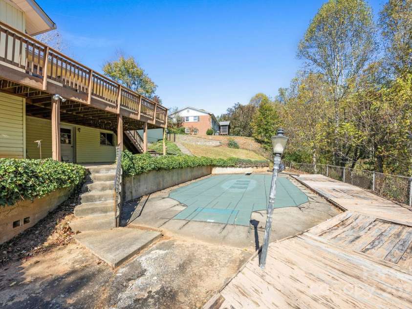 45 Crabapple Lane, Asheville, NC 28804.  MLS# CAR4311079, YatesRealty ID 1088. 
