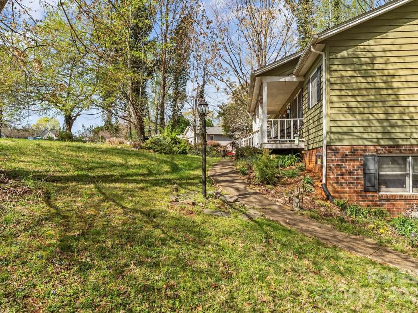4896 Birch Circle, Hickory, NC 28602.  MLS# CAR4241258, YatesRealty ID 10880. 
