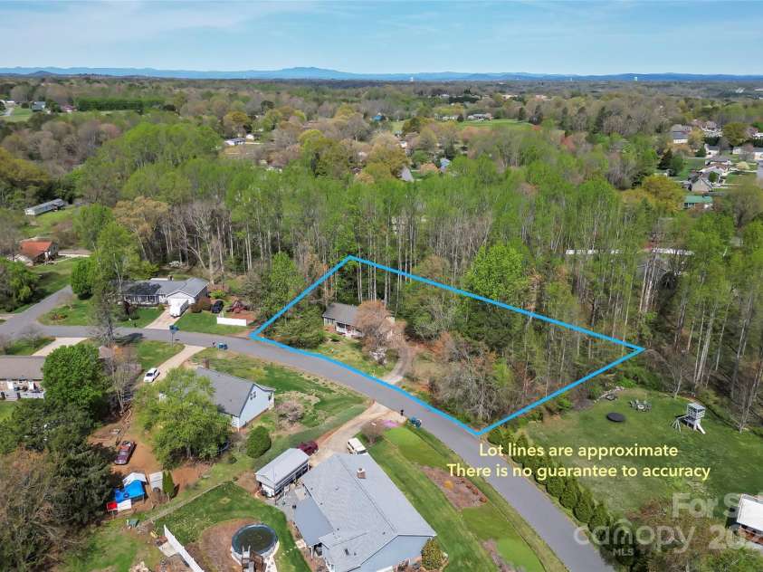 4896 Birch Circle, Hickory, NC 28602.  MLS# CAR4241258, YatesRealty ID 10880. 