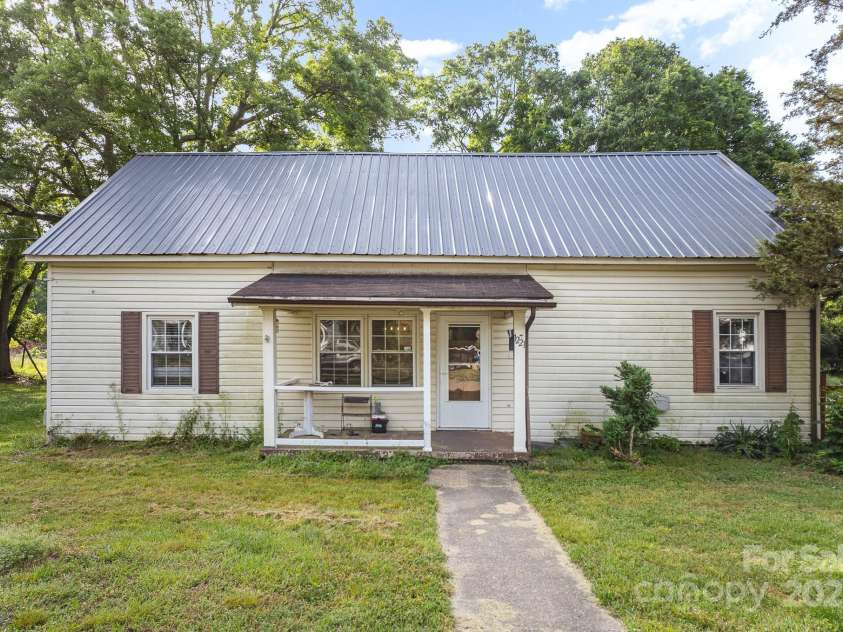 1221 Patterson Street, Shelby, NC 28152.  MLS# CAR4250524, YatesRealty ID 10881. 
