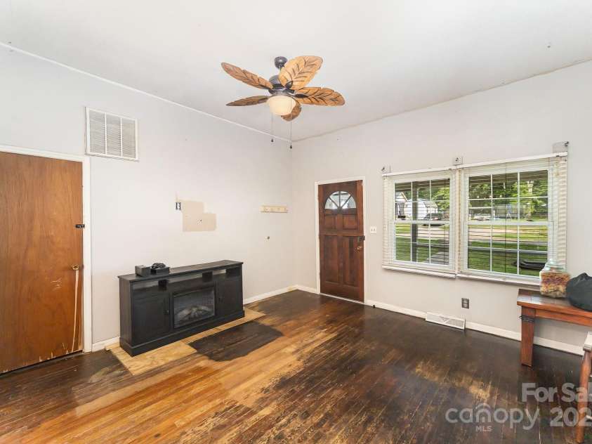 1221 Patterson Street, Shelby, NC 28152.  MLS# CAR4250524, YatesRealty ID 10881. 