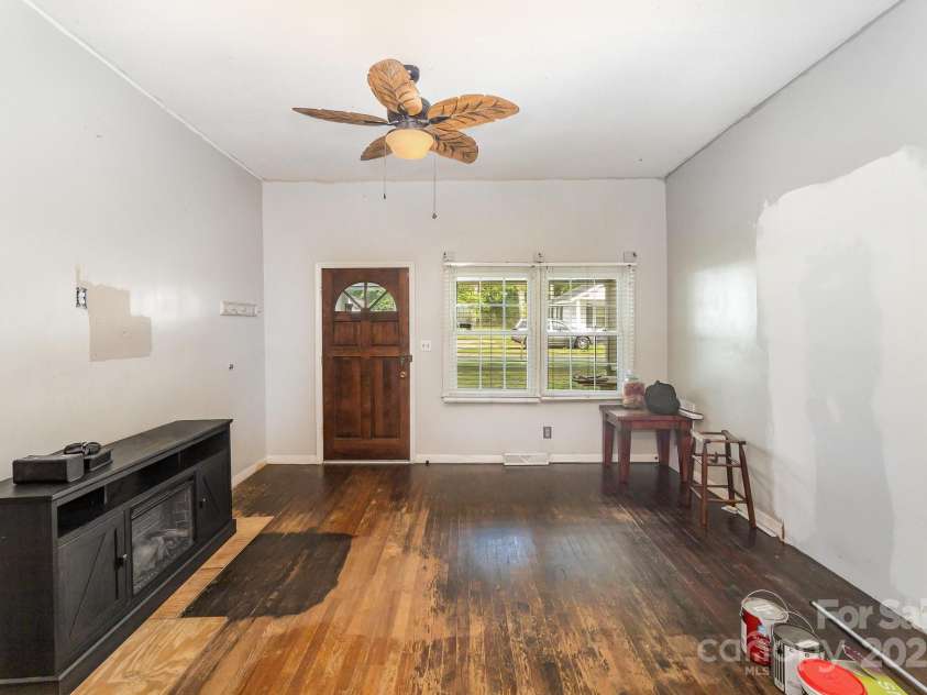 1221 Patterson Street, Shelby, NC 28152.  MLS# CAR4250524, YatesRealty ID 10881. 