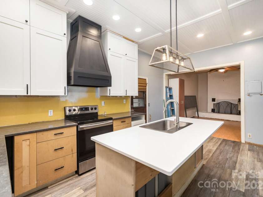 1221 Patterson Street, Shelby, NC 28152.  MLS# CAR4250524, YatesRealty ID 10881. 