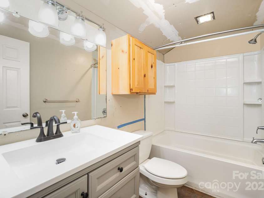 1221 Patterson Street, Shelby, NC 28152.  MLS# CAR4250524, YatesRealty ID 10881. 