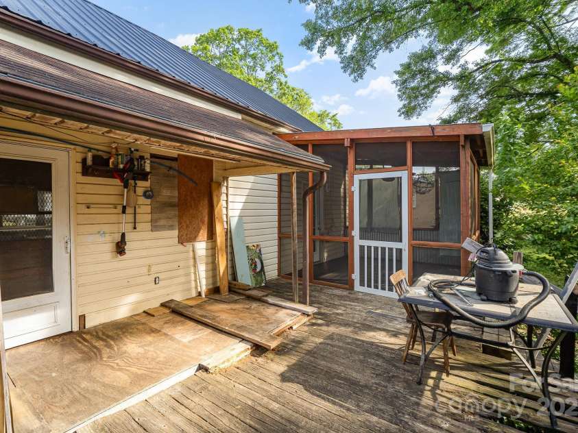1221 Patterson Street, Shelby, NC 28152.  MLS# CAR4250524, YatesRealty ID 10881. 