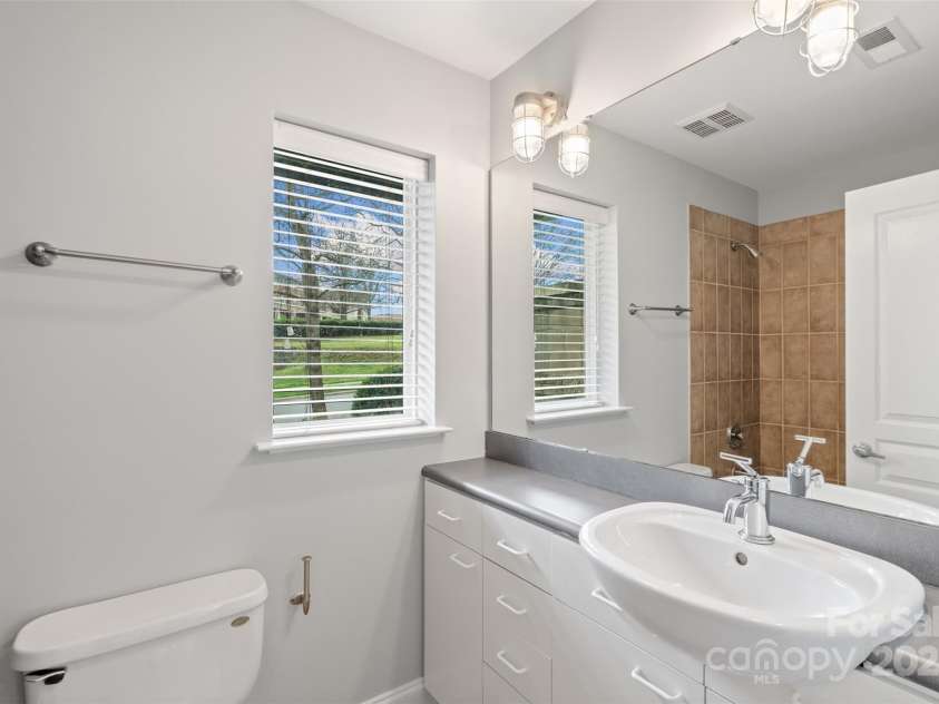 840 Garden District Drive, Charlotte, NC 28202.  MLS# CAR4238438, YatesRealty ID 10882. Guest Bath