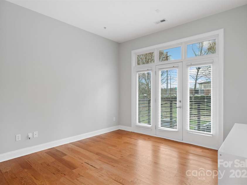 840 Garden District Drive, Charlotte, NC 28202.  MLS# CAR4238438, YatesRealty ID 10882. Living Room