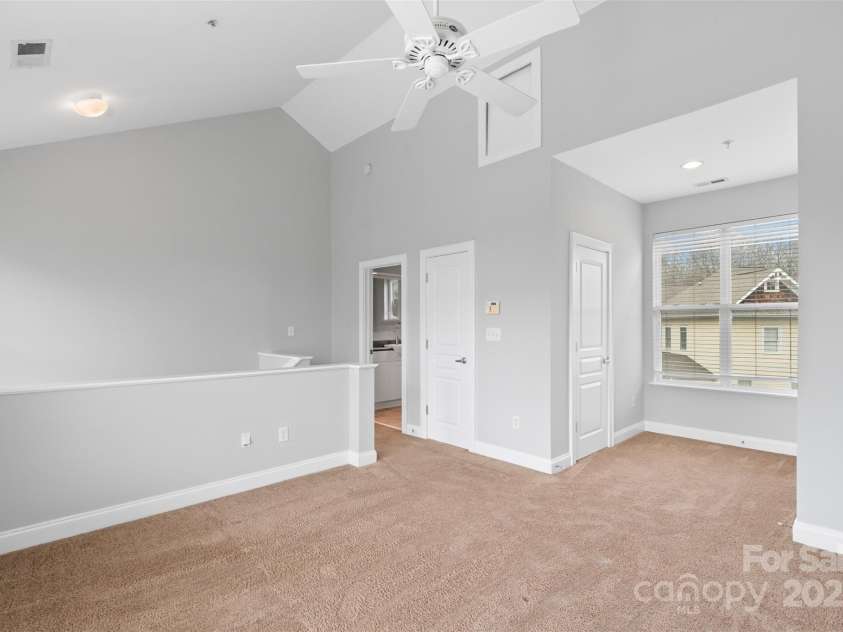 840 Garden District Drive, Charlotte, NC 28202.  MLS# CAR4238438, YatesRealty ID 10882. Primary Bedroom Vaulted Ceiling