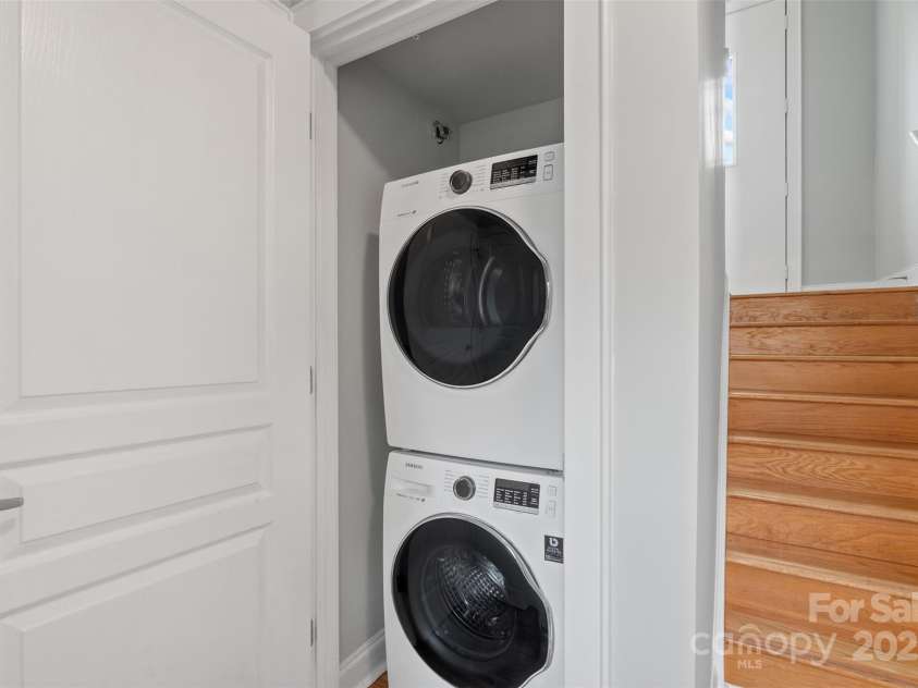 840 Garden District Drive, Charlotte, NC 28202.  MLS# CAR4238438, YatesRealty ID 10882. Washer Dryer Included