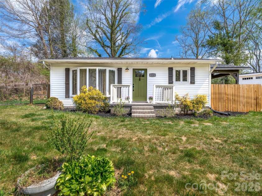 124 Concord Road, Asheville, NC 28803.  MLS# CAR4368068, YatesRealty ID 10883. 