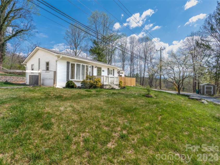 124 Concord Road, Asheville, NC 28803.  MLS# CAR4368068, YatesRealty ID 10883. 