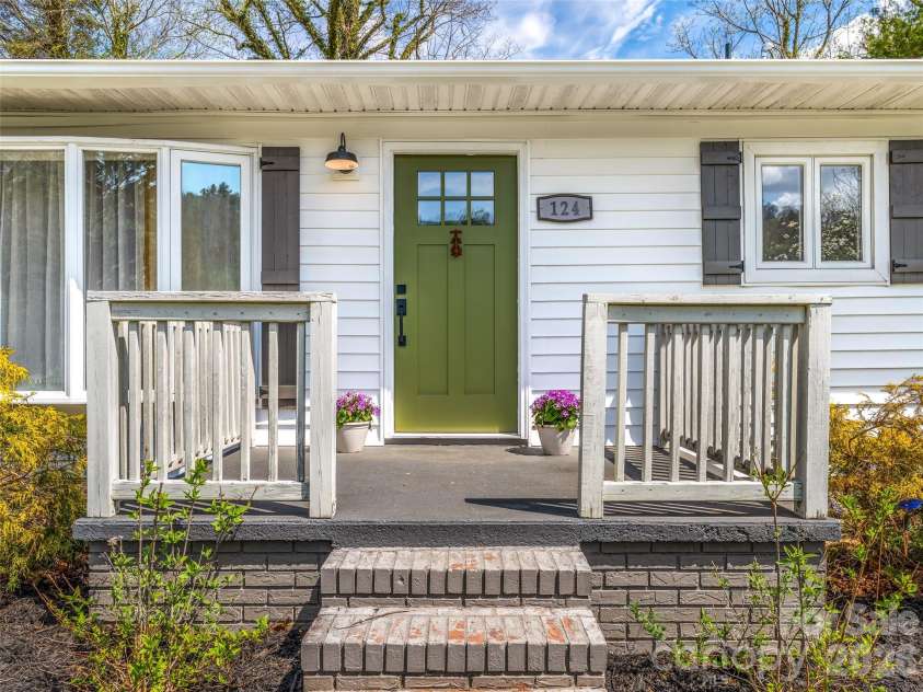 124 Concord Road, Asheville, NC 28803.  MLS# CAR4368068, YatesRealty ID 10883. 