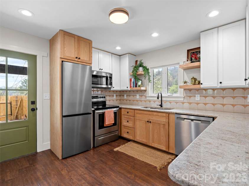 124 Concord Road, Asheville, NC 28803.  MLS# CAR4368068, YatesRealty ID 10883. 