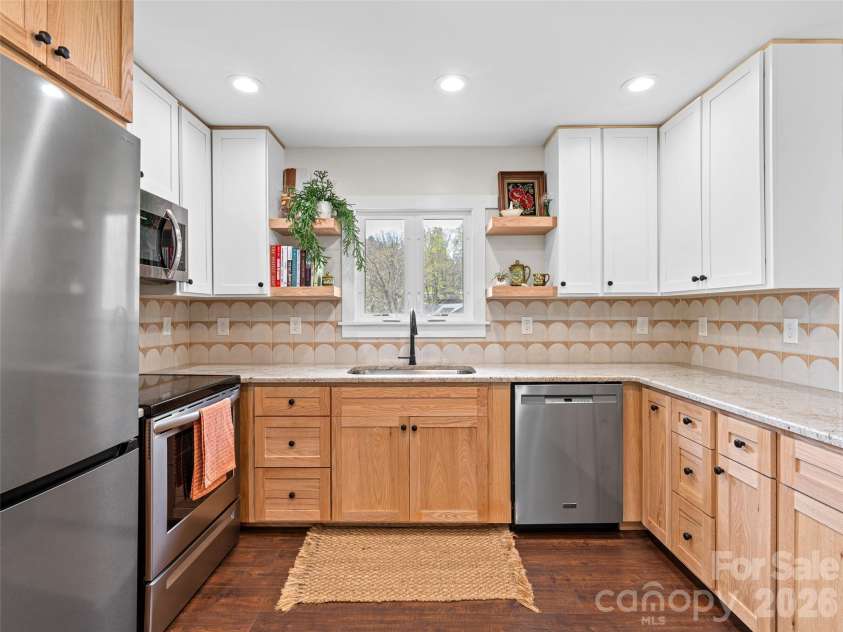 124 Concord Road, Asheville, NC 28803.  MLS# CAR4368068, YatesRealty ID 10883. 