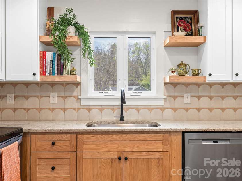 124 Concord Road, Asheville, NC 28803.  MLS# CAR4368068, YatesRealty ID 10883. 