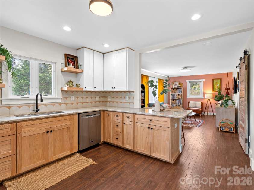 124 Concord Road, Asheville, NC 28803.  MLS# CAR4368068, YatesRealty ID 10883. 