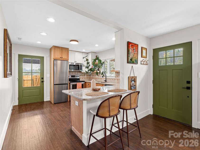 124 Concord Road, Asheville, NC 28803.  MLS# CAR4368068, YatesRealty ID 10883. 