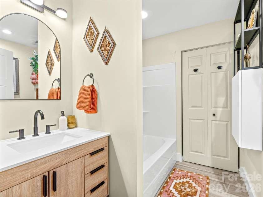 124 Concord Road, Asheville, NC 28803.  MLS# CAR4368068, YatesRealty ID 10883. 