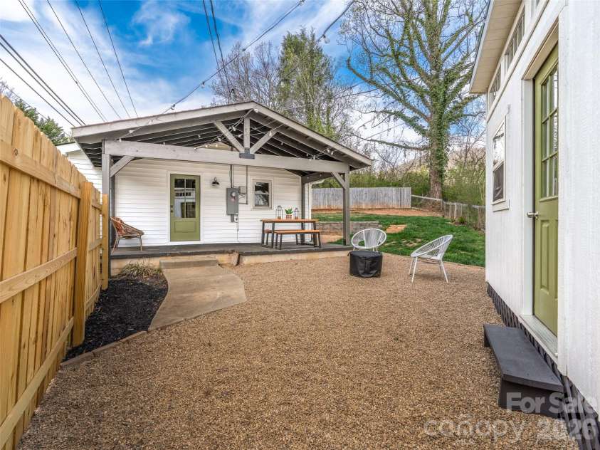 124 Concord Road, Asheville, NC 28803.  MLS# CAR4368068, YatesRealty ID 10883. 